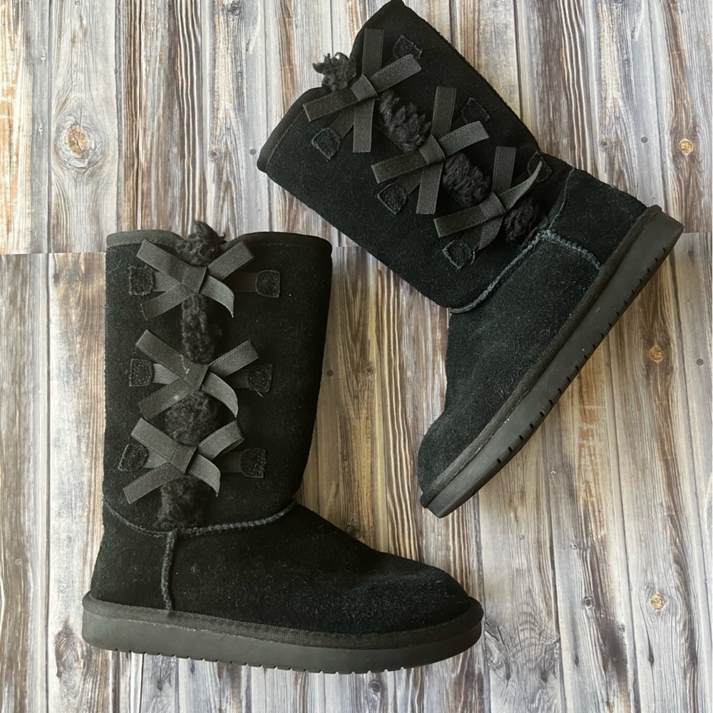 Koolaburra by UGG Kids Victoria Tall Black Boots Fur Bow